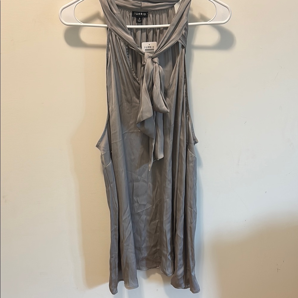Torrid Gray Dressy Sleeveless Shirt Size 3 NWT